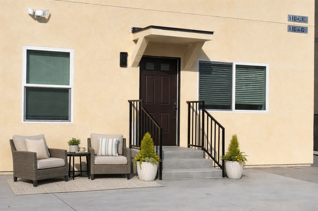 Building Photo - 11040 Genesta Ave Unit Lower Level