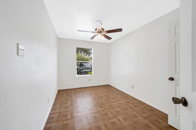 Photo - 308 Willowick St