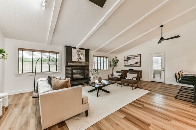 Photo - 16822 Hibiscus Ln