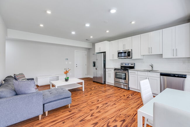 Photo - 549 Armstrong St