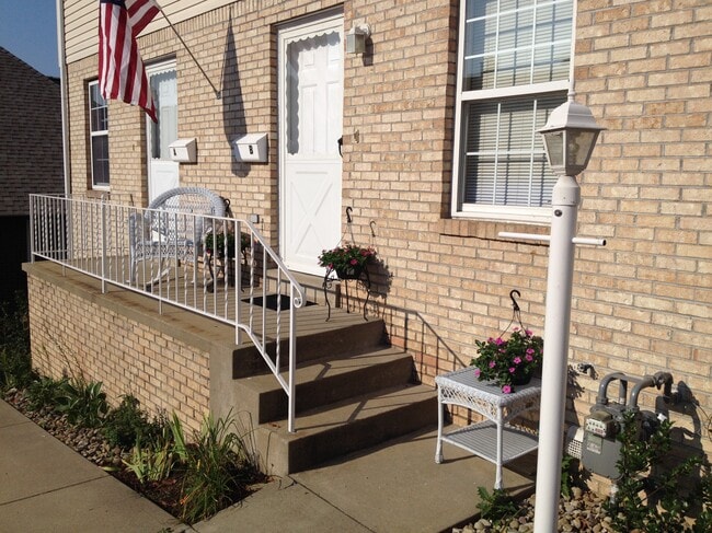 Building Photo - 239 N Jefferson Ave Unit D