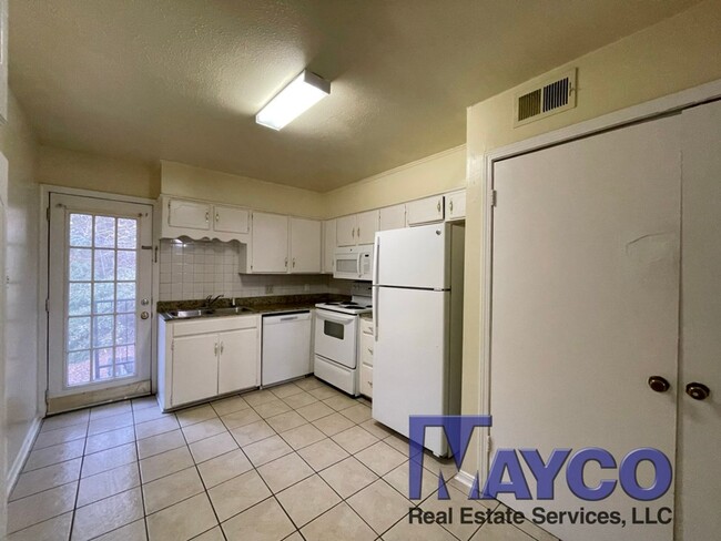 Photo - 2 bdrm 1 bth at Grand Oaks Apts. Unit 1600-4