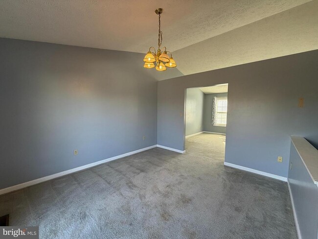 Photo - 104 New Kent Ct