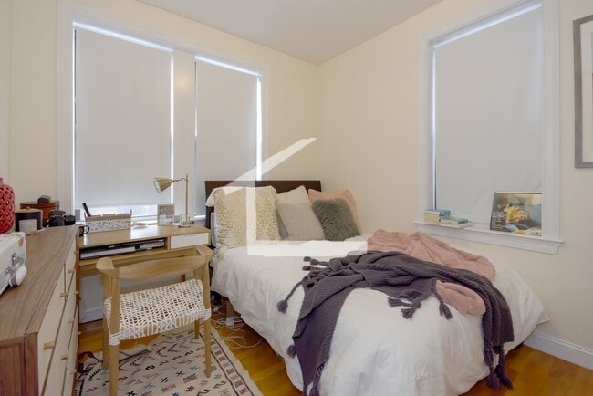 Photo - Impeccable Commonwealth Ave 2-bed, 1-bath Avail for 9/1!