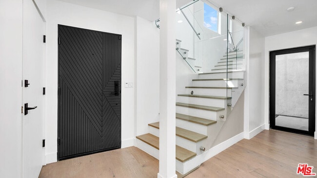 Photo - 2021 Davies Way