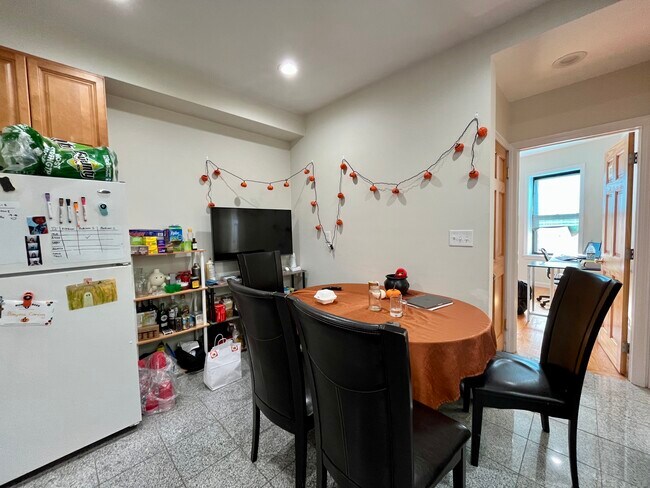 Photo - 179 Northampton St Unit 4