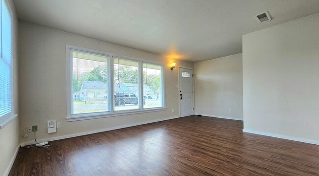 1083 Alder Ave