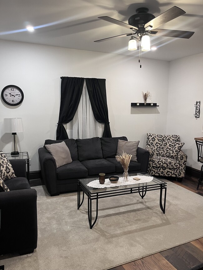 Building Photo - 53 Lincoln Ave W