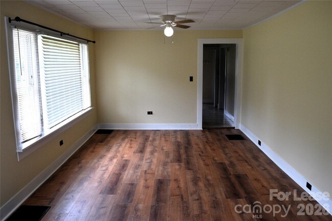 2736 Peachtree Rd