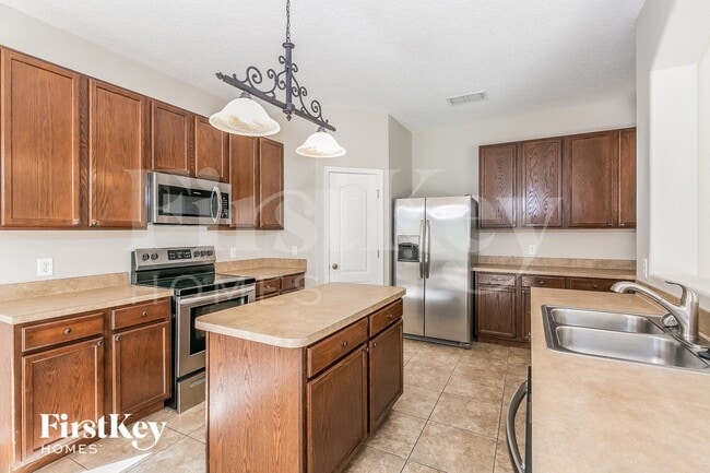 Photo - 1981 The Oaks Blvd