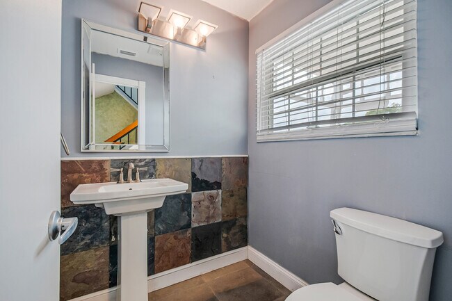 Photo - 1025 Wentworth Ct