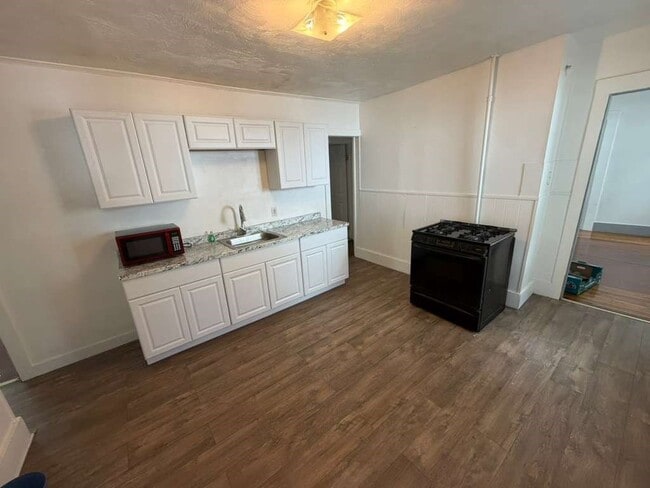 Building Photo - 16 Alderman St Unit 1