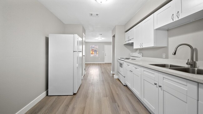 Photo - 7810 Glass St