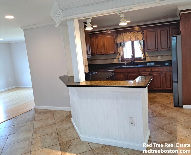 Photo - 158 Baker St