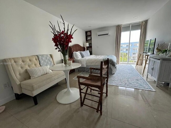 Building Photo - 1615 West Ave Unit 502