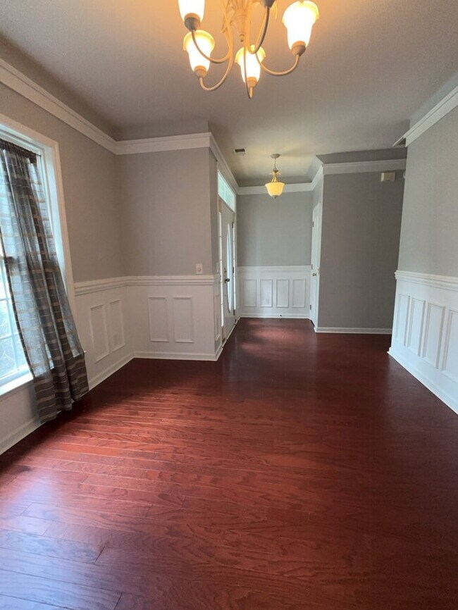 Photo - 202 Trillium Ave