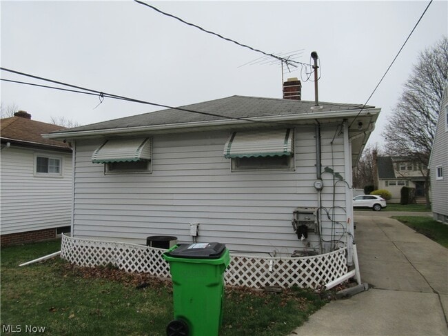 Photo - 330 Paul St