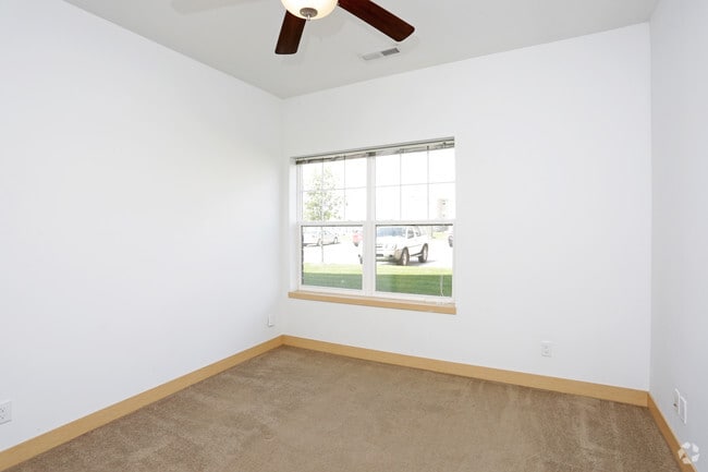 1BR, 1BA - 615 SF - Bedroom - The Ridge Apartments