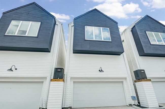 Photo - 1131 W 17th St