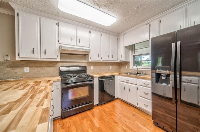 Photo - 216 Cedar Valley Ct