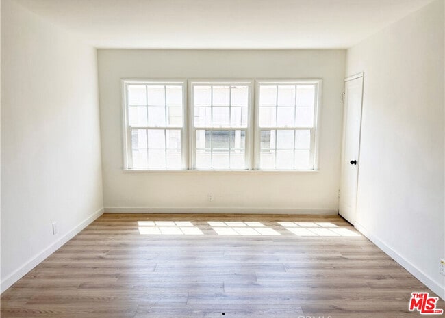 Photo - 510 E Arbor Vitae St