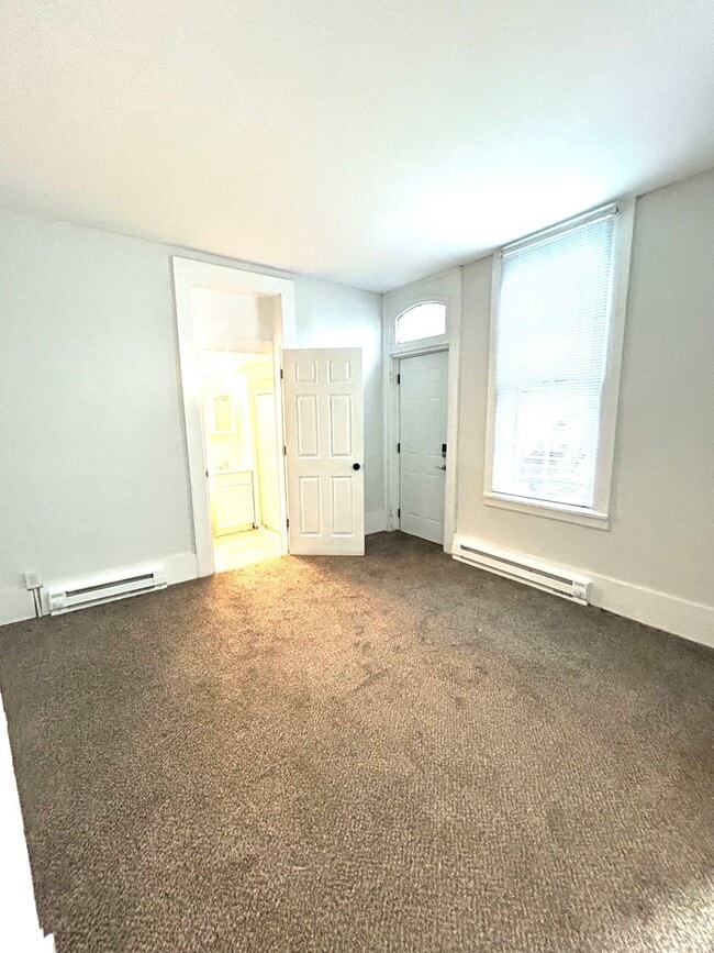 Building Photo - 911 N 9th St Rd