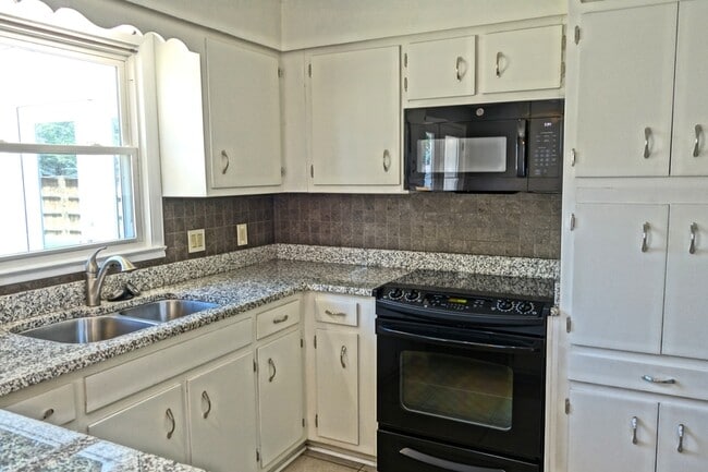 Photo - 3306 Hastings Rd SW