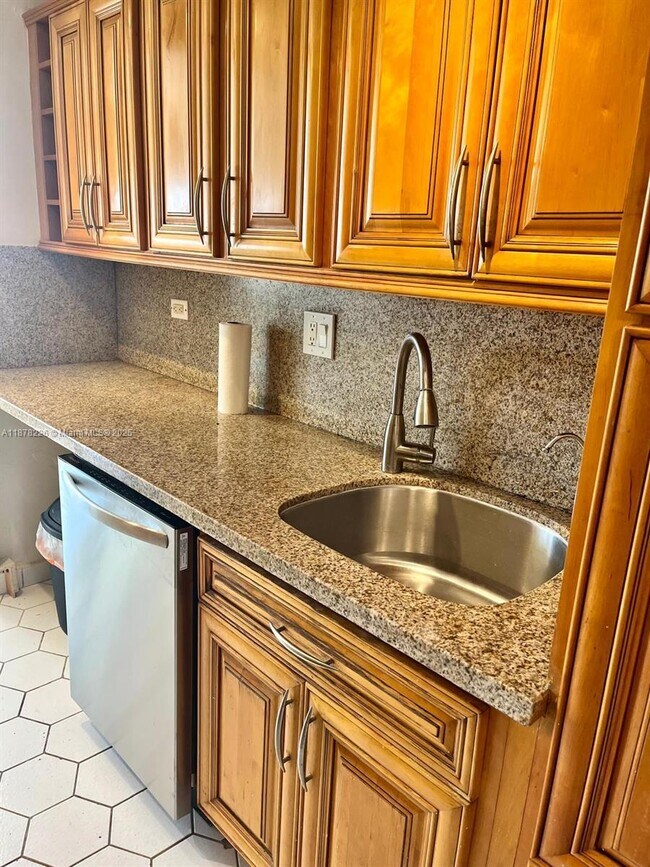 Photo - 251 174th St Unidad 1714