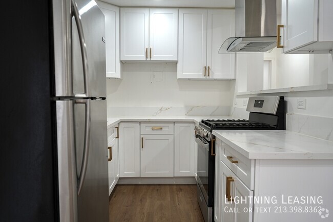 Building Photo - Modern & Chic 1-Bedroom in the Heart of No... Unit 3 Rental