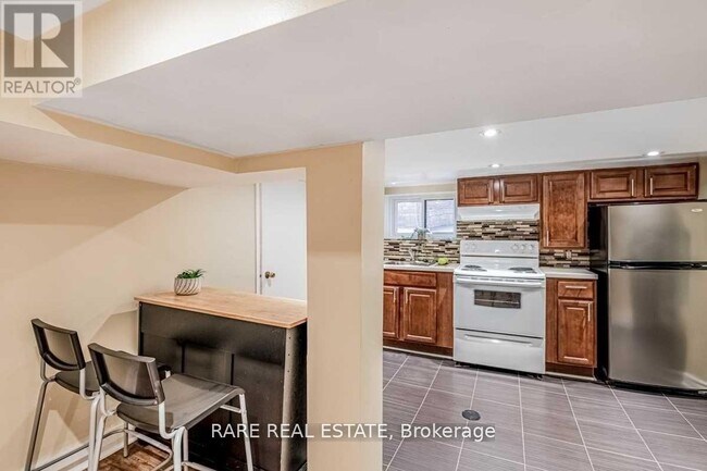 Photo - 1993 Dufferin St