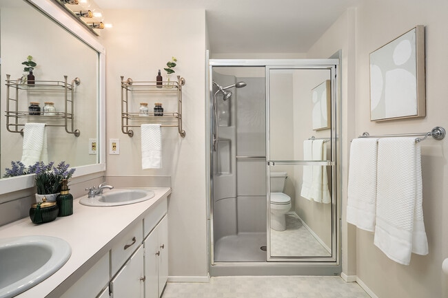 Baño principal - 19805 15th Ave NE Unidad #3