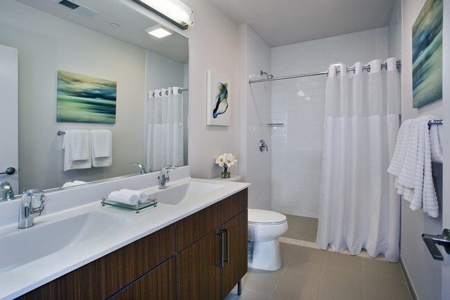 Master Bath w/ Double Sink Vanity