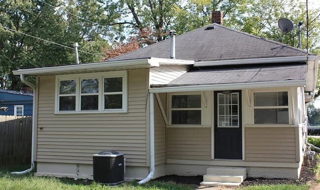 Photo - 1115 E 8th St