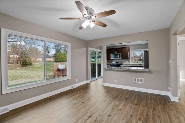 Building Photo - 458 Fairway Dr Unit 458 Fairway Rental