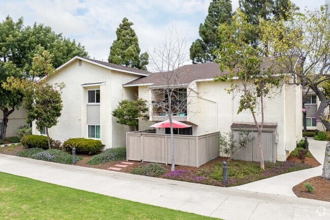 Irish Hills Hamlet Apartments