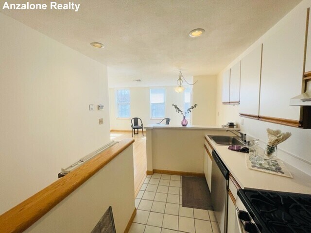 Photo - 115 Richmond St Unit 2