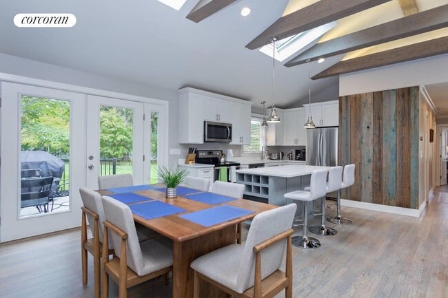 Photo - 348 Division St