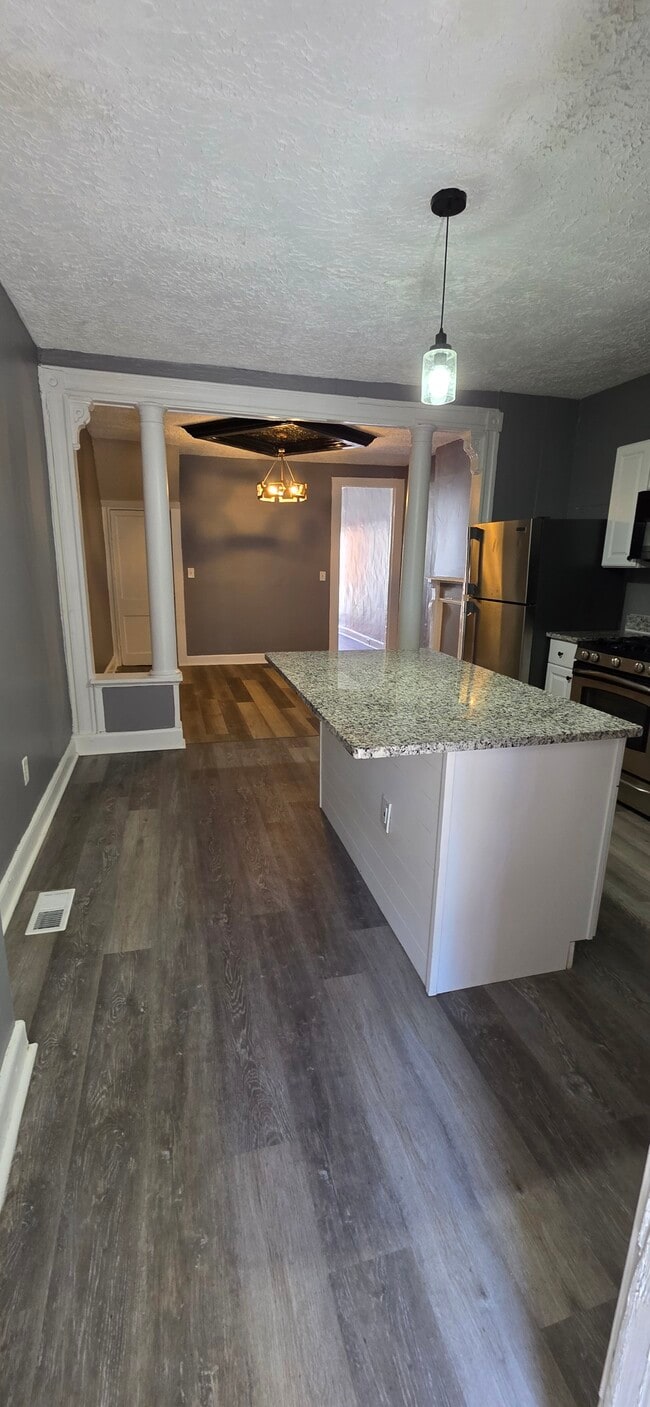 Building Photo - 2707 Presbury St