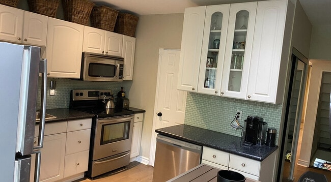 Photo - 128 Carlaw Av