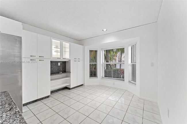 Photo - 1120 W Lake St