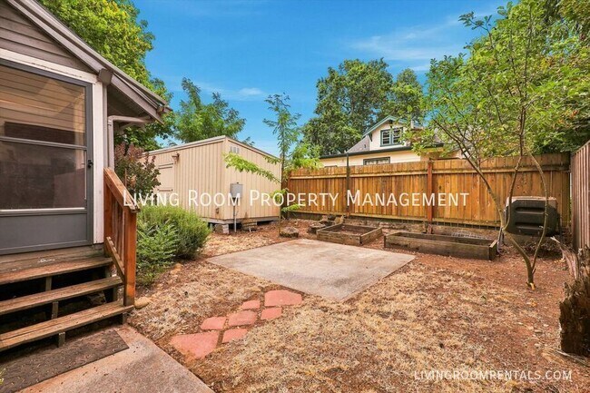 Photo - 7504 SE Woodstock Blvd