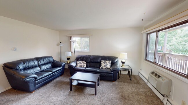 Photo - 839 Tappan St