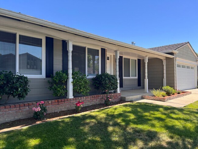 Building Photo - $7100- 4 bed/2.5 bath Mountain View Home Near 85/280 and Fremont Blvd