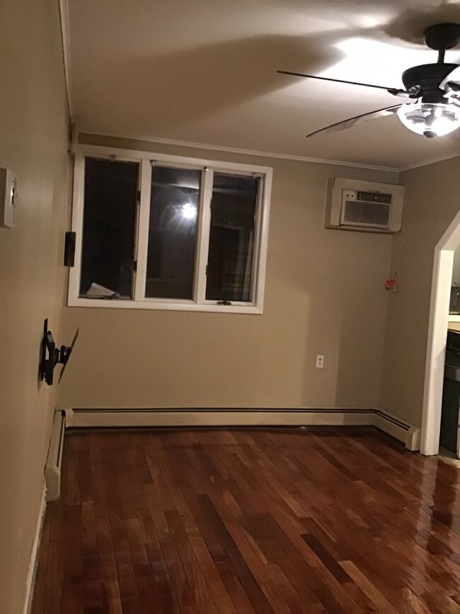 646 Ferry St Unit 2