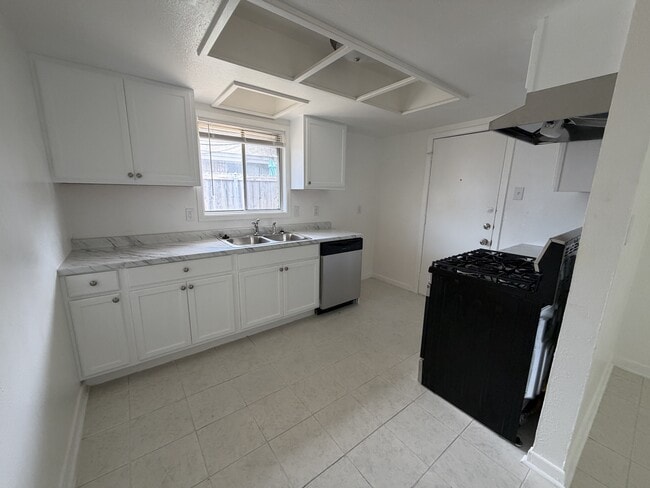 Photo - 3020 Lourdes St