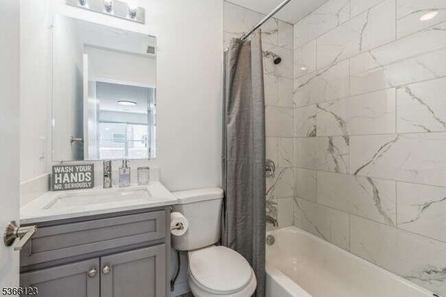 Photo - 369 18th Ave Unidad 204