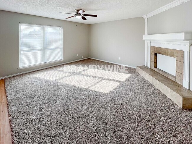 Photo - 553 Edwards Dr