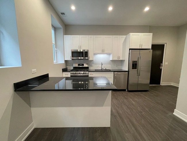 Photo - 1730 W. Greenleaf Ave