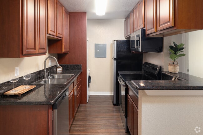 1BR, 1BA - 642SF - Kitchen