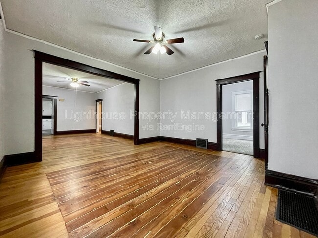Photo - 1699 Superior St
